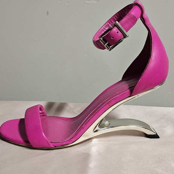 ALEXANDER McQUEEN sz 37 BOBBY PINK, CALFSKIN LEATHER, ARC HEELED SANDAL - Picture 7 of 12